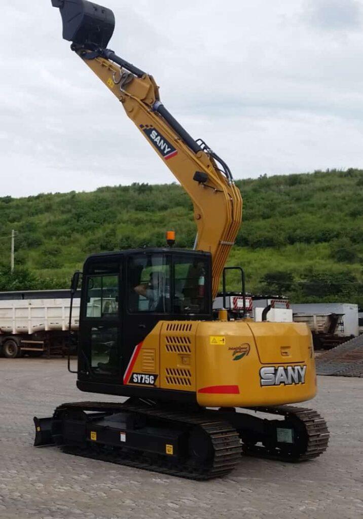 máquinas pesadas: retroescavadeira